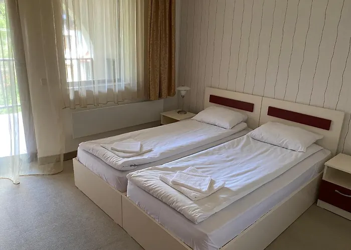 червената шапчица гранд манастира *